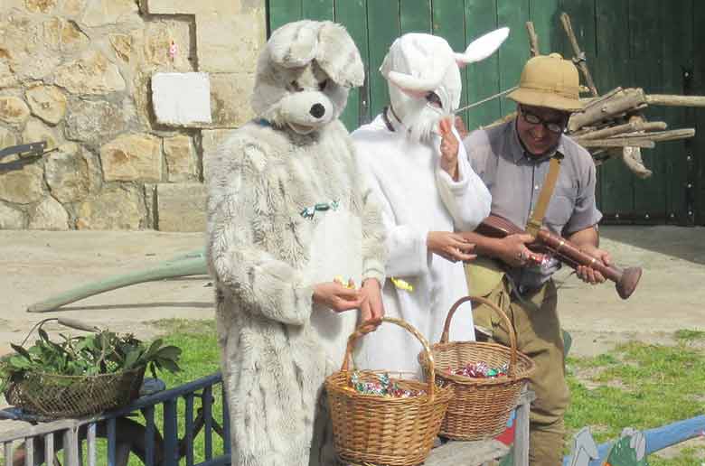 La chasse aux oeufs de pâques au vieux Mas