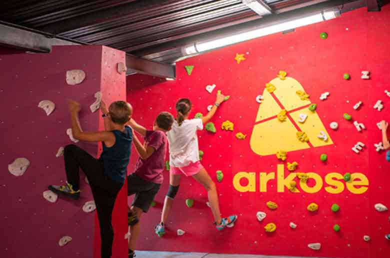 Une session d'escalade indoor à Marseille