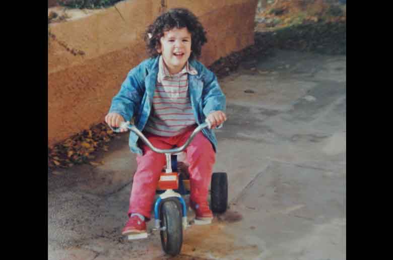 Emma, éducatrice à l'école Montessori 21 Marseille-Castellane